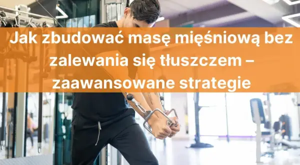 Mężczyzna ćwiczy na siłowni. Dowiedz się, ile kalorii żeby przytyć, budując masę mięśniową bez zbędnego tłuszczu.