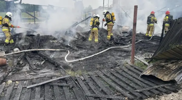 Pożar w stadninie: Jak uchronić konie i zapobiec tragedii?