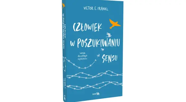 Książka "Człowiek w poszukiwaniu sensu" Victora Frankla. Na okładce ptaki symbolizujące wolność i nadzieję, mimo otaczającego drutu kolczastego.
