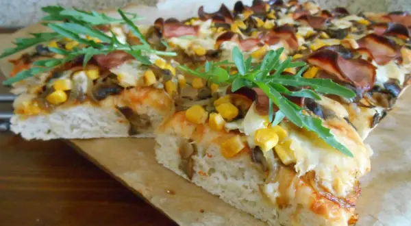 Ile piec pizzę na cieście drożdżowym? Sprawdź kluczowe czasy pieczenia