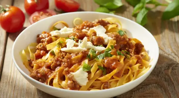 Spaghetti tagliatelle: odkryj różnice i idealne sosy do makaronu