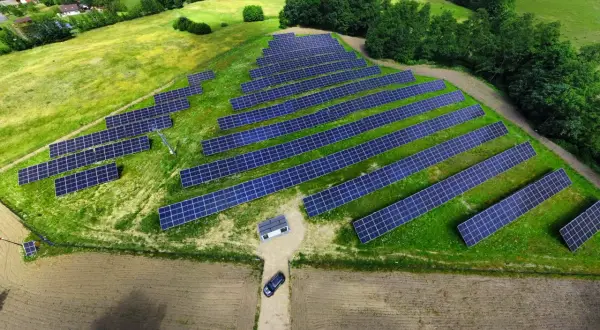 Czynniki lokalizacji farm PV: Wybierz optymalny grunt w Polsce