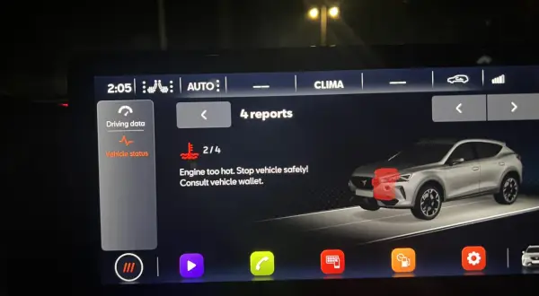 Alerta de motor sobrecalentado en Cupra Formentor. Indica "Engine too hot. Stop vehicle safely!".