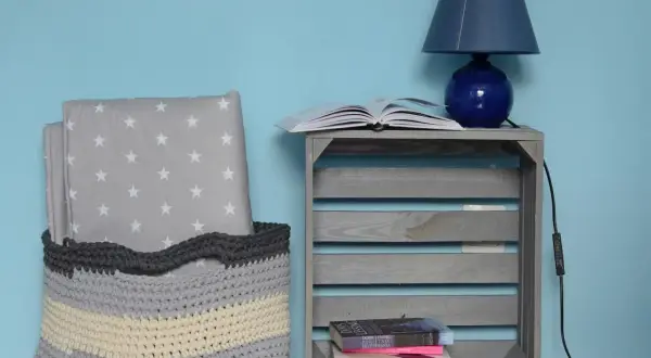 Jak zrobić szafkę nocną DIY? Prosto i tanio w weekend!