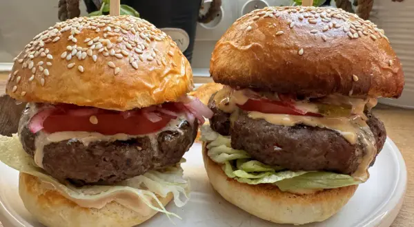 Idealny domowy burger wołowy: Przepis krok po kroku na soczysty smak