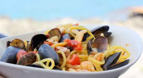 Gdzie zjeść w Castellammare del Golfo? Najlepsze restauracje z owocami morza