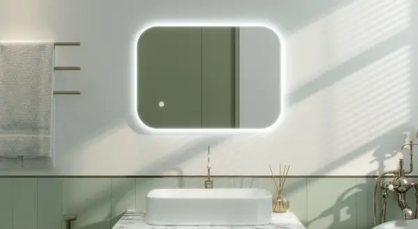 Salle de bain moderne avec miroir lumineux. Instructions pour comment décoller un miroir adhésif.