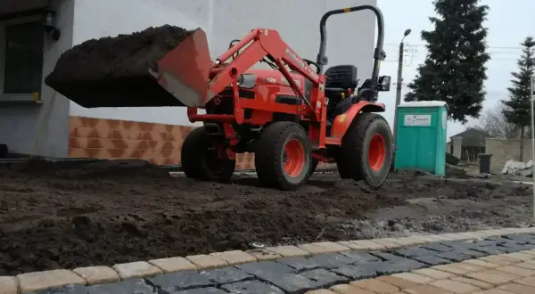 Ile ziemi na m2 trawnika – oblicz dokładnie potrzebną ilość ziemi