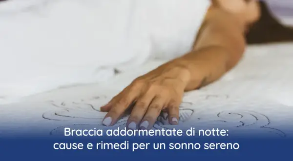 Mano appoggiata su un materasso, con il testo "Braccia addormentate di notte: cause e rimedi per un sonno sereno".