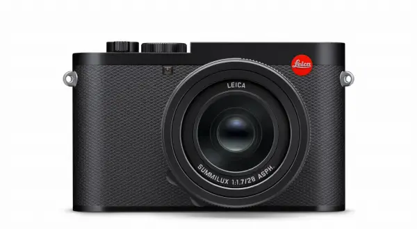 Elegancki czarny aparat cyfrowy Leica z obiektywem Summilux. Zastanawiasz się, ile kosztuje aparat cyfrowy tej klasy?