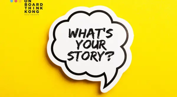 Chmurka z napisem "What's your story?" na żółtym tle. To pytanie zachęca do storytellingu, czyli opowiadania historii.