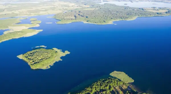 Gdzie leżą Mazury? Odkryj tajemnice tego pięknego regionu Polski