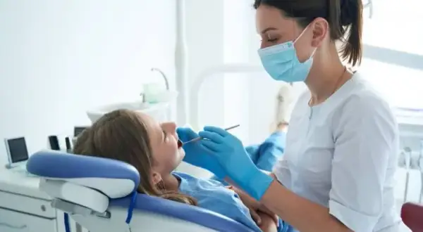 Czy można jeść przed dentystą? Sprawdź, co warto wiedzieć przed wizytą