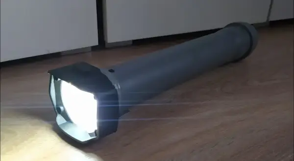 Jak stworzyć własną latarkę DIY: proste projekty krok po kroku