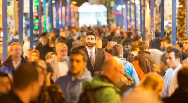 Pułapki biur nieruchomości: Jak uniknąć oszustw i chronić swoje pieniądze?