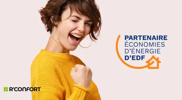 Joyeuse femme célébrant les économies d'énergie grâce à l'aide EDF pour la climatisation réversible.