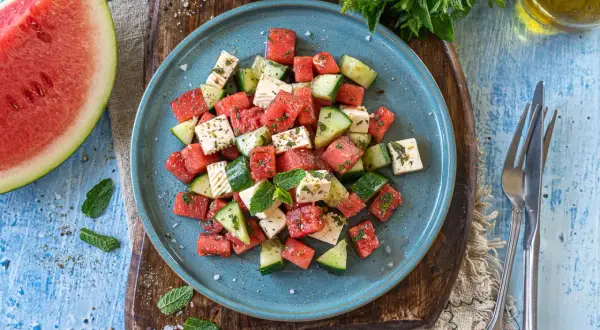Wassermelonen-Feta-Salat: Einfaches Rezept für Sommerfrische