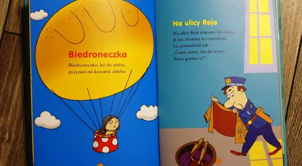 Otwarta książka z ilustracjami: biedronka w balonie i policjant przy studzience. Wierszyki dla dzieci.