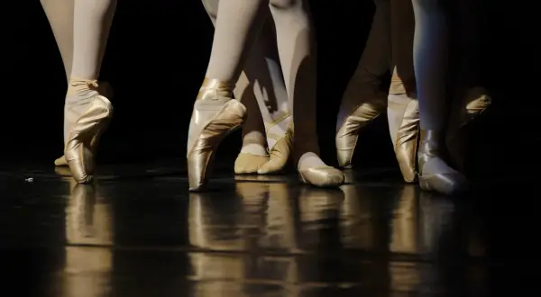 Opera vs Balet: Kluczowe różnice, które musisz znać