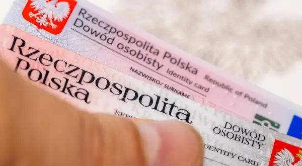 Skan dowodu osobistego Rzeczypospolitej Polskiej, z widocznym godłem i napisem "Dowód osobisty".