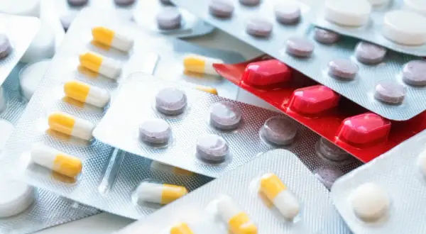 Lek z zagranicy? Import docelowy krok po kroku i refundacja