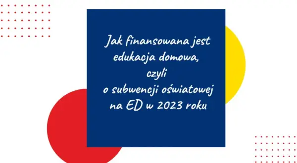 Niebieski prostokąt z tekstem o finansowaniu edukacji domowej na tle kolorowych kół i kropek.
