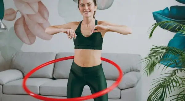 Hula hop - ile kalorii spalisz? Zaskakujące efekty treningu