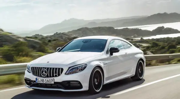 Mercedes-AMG C63 Coupé: V8 czy hybryda? Wybierz idealny model