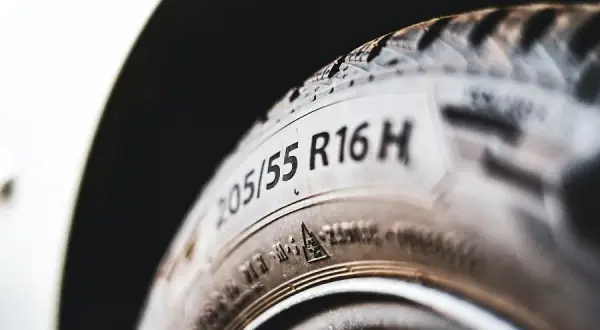 Jakie opony do Peugeot 206 wybrać, aby uniknąć błędów i jeździć bezpiecznie?