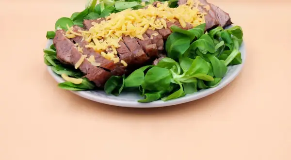 Jak upiec stek w piekarniku, aby był soczysty i pełen smaku?