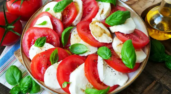 Tomaten-Mozzarella-Salat: Das beste Rezept & Tipps für Genießer