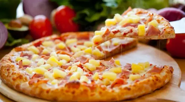 Pizza hawajska: kulinarna zbrodnia czy niedoceniony klasyk?