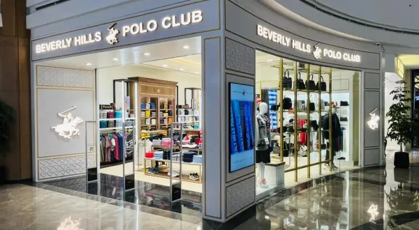 Sklep Beverly Hills Polo Club, znana marka odzieżowa, oferuje stylowe ubrania i akcesoria.