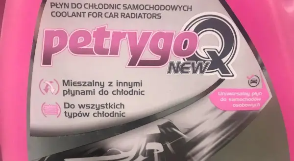 Płyn chłodniczy petrygo Q NEW, uniwersalny, mieszalny z innymi płynami, do wszystkich typów chłodnic samochodowych.