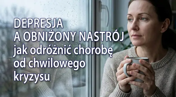 Kobieta z kubkiem wpatruje się przez deszczowe okno. Tekst informuje o depresji i obniżonym nastroju, sugerując, że dystymia objawy mogą być mylone z chwilowym kryzysem.