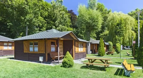 Ile kosztuje nocleg nad morzem? Ceny, które Cię zaskoczą