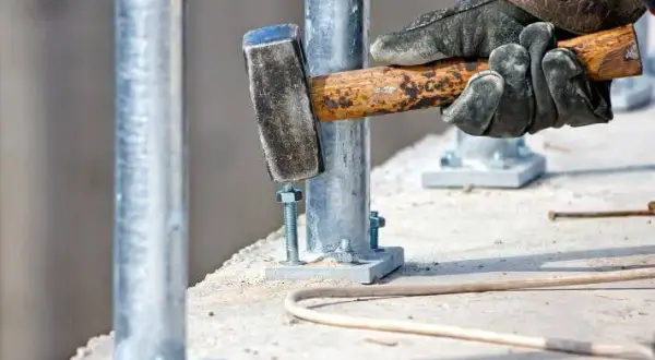 Najlepsze kotwy do betonu 10 mm – wybierz idealne mocowanie dla swojego projektu