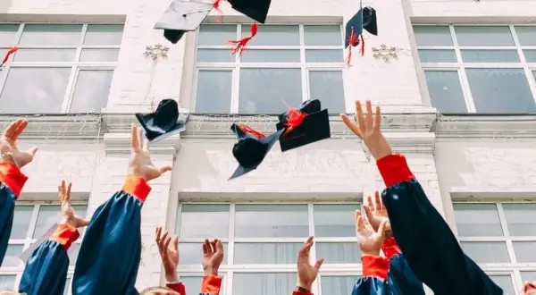 Ubezpieczenie zdrowotne po studiach 4 miesiące – co musisz wiedzieć, aby nie stracić ochrony