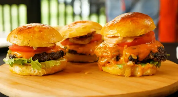 Sekret soczystego burgera: Wybierz idealne mięso 80/20!