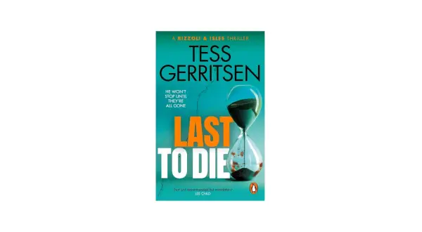 Okładka książki Tess Gerritsen "Ostatni, który umrze". Klepsydra z piaskiem symbolizuje czas, który nieubłaganie płynie.