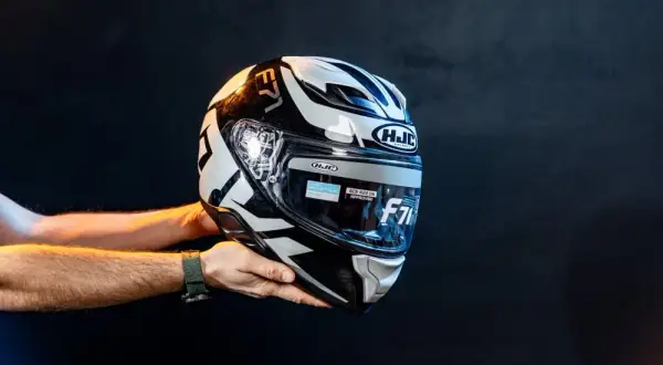 Najlepsze kaski motocyklowe do 1500 zł: Ranking ECE 22.06