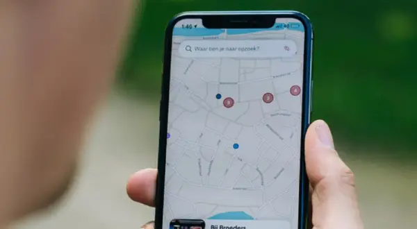 Jak działa kompas w telefonie? Dokładność, kalibracja i zakłócenia