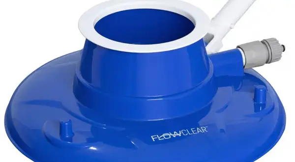 Niebieski odkurzacz podwodny do spa Bestway Flowclear z białą obręczą i uchwytem. Idealny do czyszczenia dna basenu.