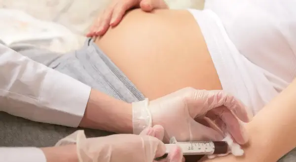 Toma de muestra para test prenatal no invasivo, un avance en la seguridad social para futuras mamás.