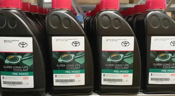 Płyn chłodniczy Toyota Yaris: Różowy SLLC to klucz do trwałości!
