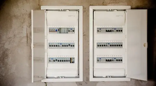 Rozdzielnica w Domu Jednorodzinnym: Jak Zaplanować Instalację?