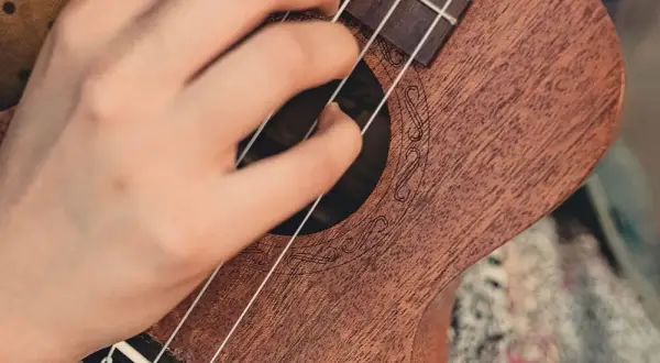 Czym się różni ukulele sopranowe od tenorowego? Odkryj kluczowe różnice