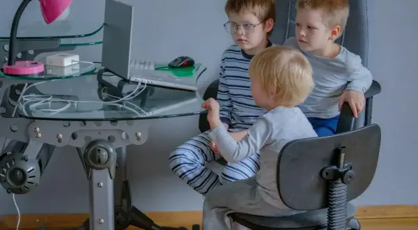 Krzesło rosnące z dzieckiem: inwestycja w zdrowie i komfort na lata?