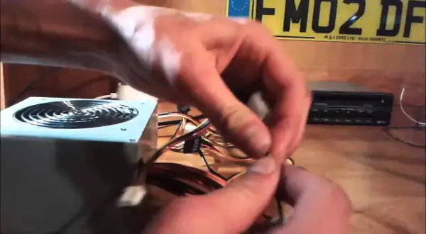 Jak uruchomić radio samochodowe bez kodu – proste metody i ostrzeżenia