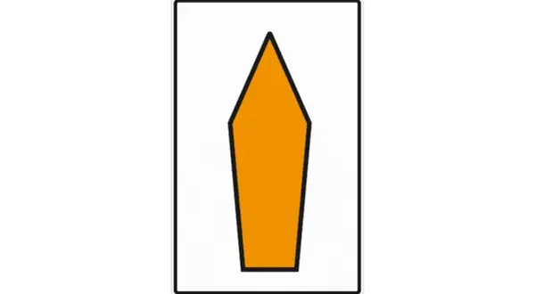 Oranges schild autobahn: ein Verkehrsschild mit einem orangefarbenen Pfeil nach oben, der eine Fahrspur markiert.